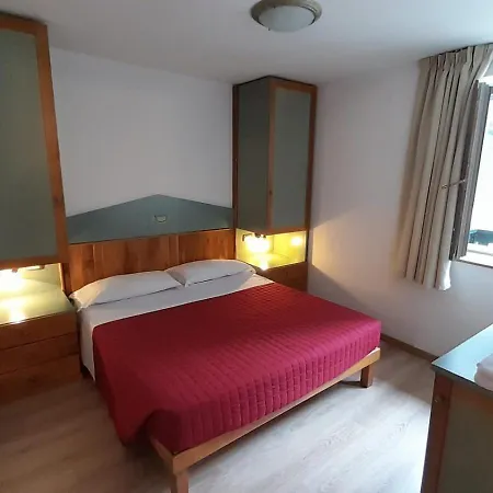 Residenza 3* 洛里卡